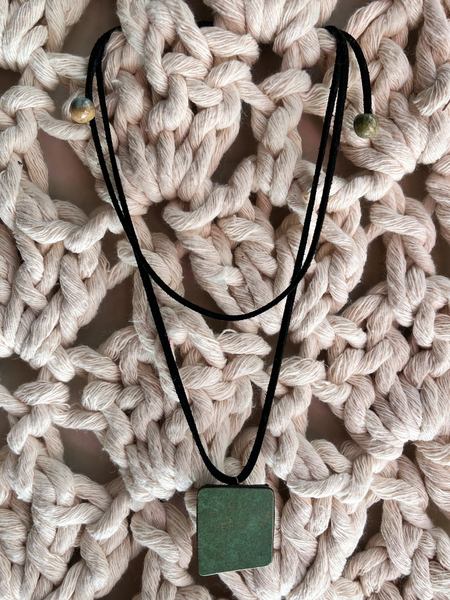 colar-gargantilha à francesa