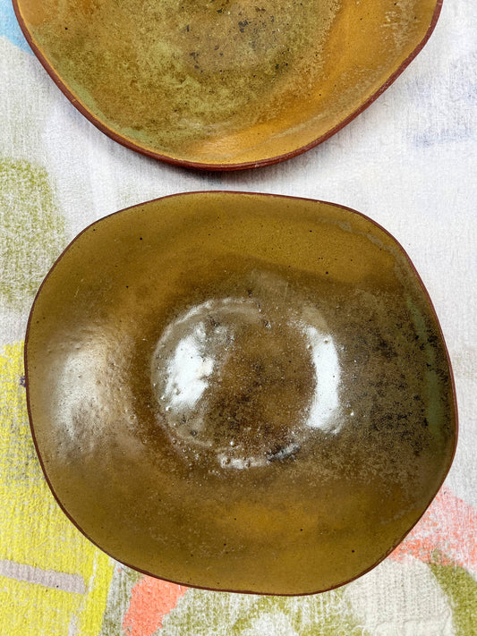 duo de pratinhos rasos café com leite