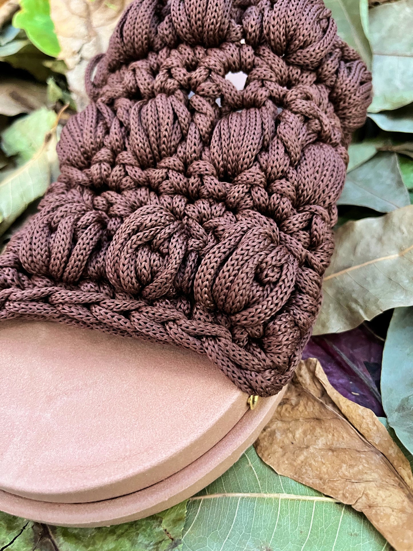 papete em crochê na rua, na chuva, na fazenda | café