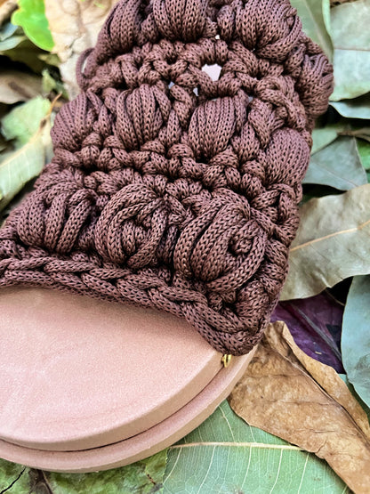 papete em crochê na rua, na chuva, na fazenda | café