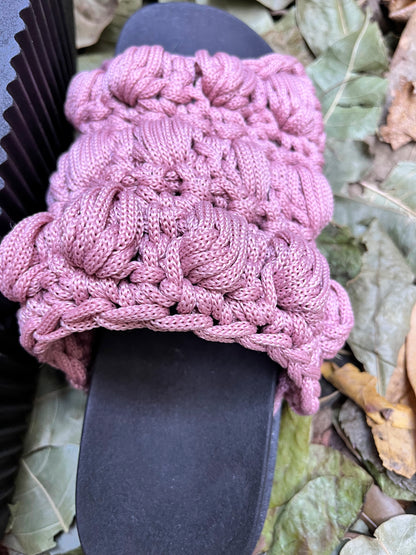 papete em crochê na rua, na chuva, na fazenda | nude